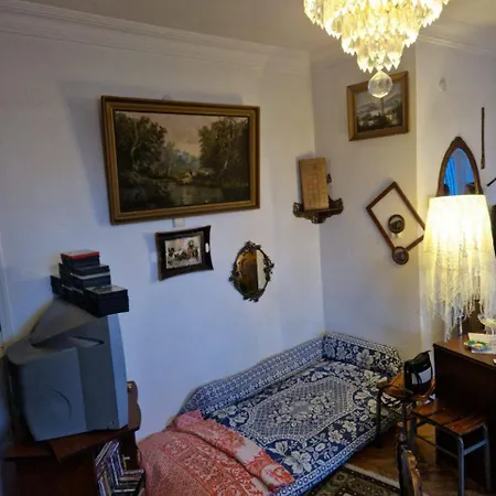 - Feeling Bed & Breakfast